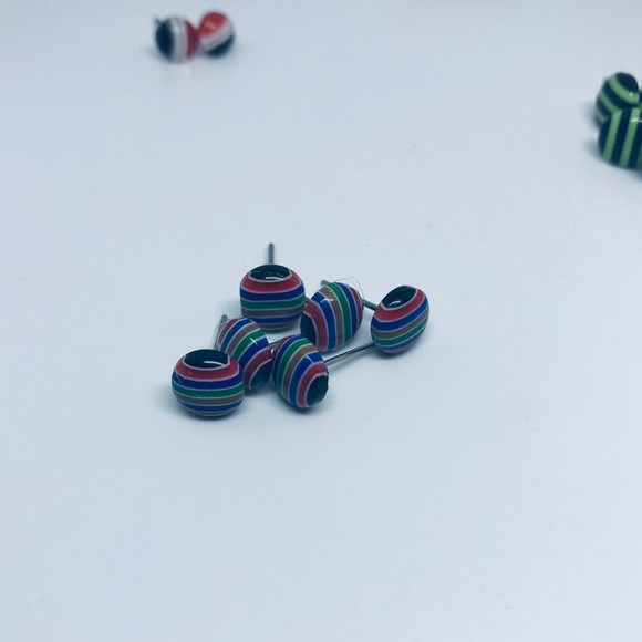 Black Multi Stripe Minimalist Stud Earrings - Picture 4 of 12